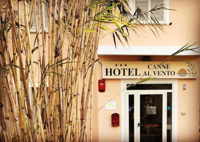 Hotel Canne Al Vento サンタ・テレーザ・ガッルーラ エクステリア 写真